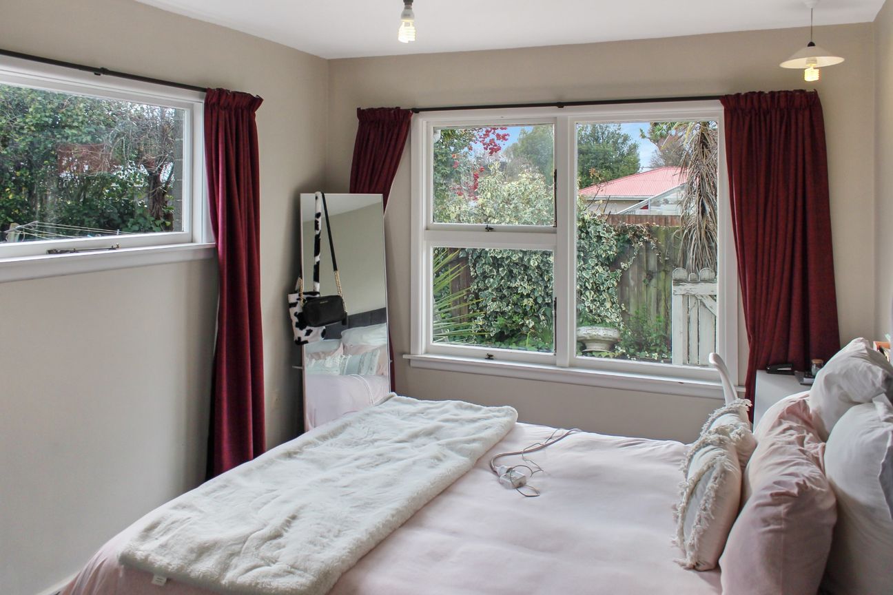 Very Tidy Three Bedroom Plus Two Sleepout (With Ensuites) Property - Więcej