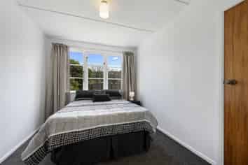 1319 High Street, Taita