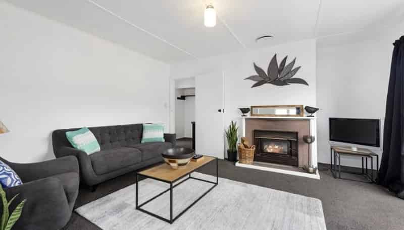 1319 High Street, Taita