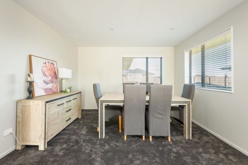 ROLLESTON - THREE BEDROOMS, TWO BATHROOMS, DOUBLE GARAGE - Widok 5