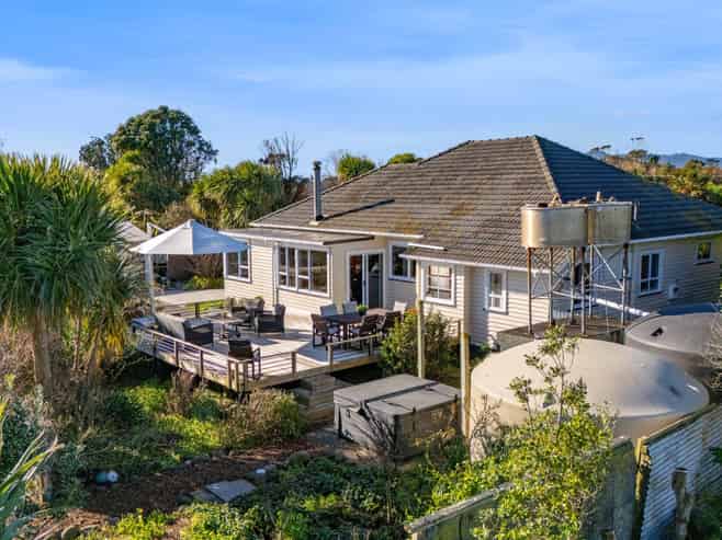 7091 South Road, Warea