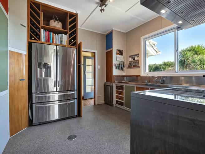 7091 South Road, Warea