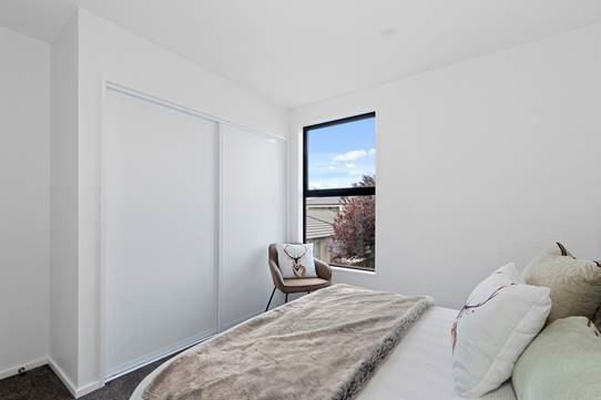 Sunny Two Bedroom Townhouse in Convenient Phillipstown Location - Fler