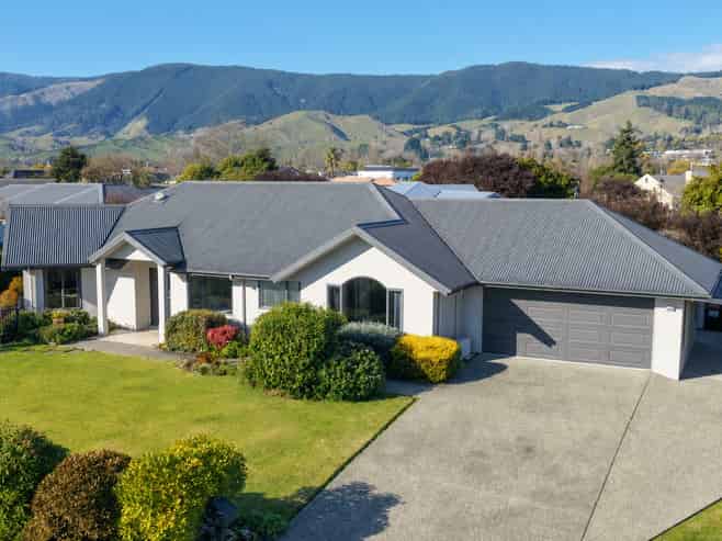 2 Strawberry Grove, Richmond