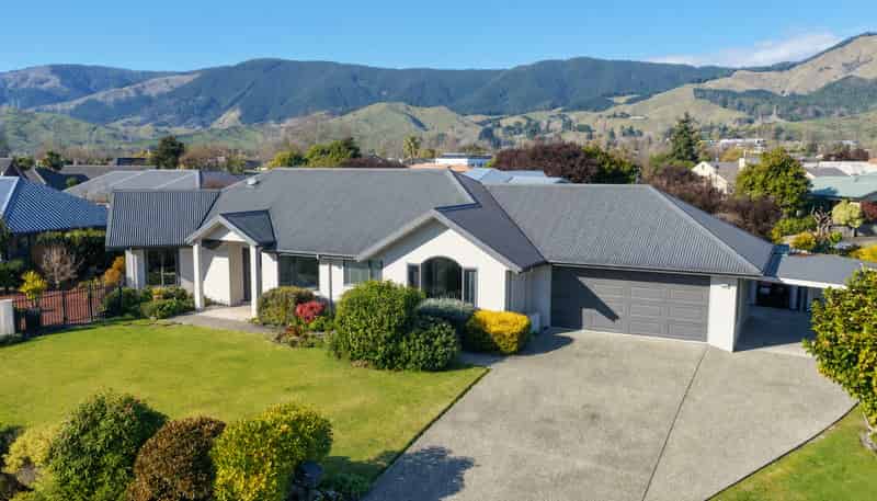 2 Strawberry Grove, Richmond