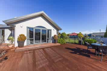 2 Strawberry Grove, Richmond