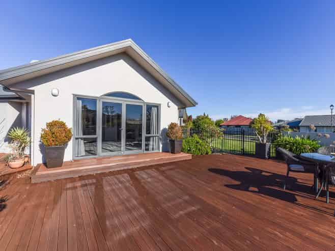2 Strawberry Grove, Richmond
