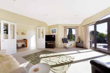 2 Strawberry Grove, Richmond