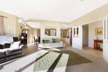 2 Strawberry Grove, Richmond