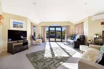 2 Strawberry Grove, Richmond