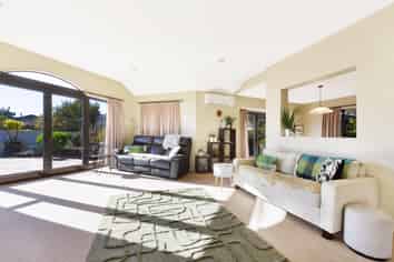2 Strawberry Grove, Richmond