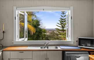 43 Chaucer Road South, Bluff Hill