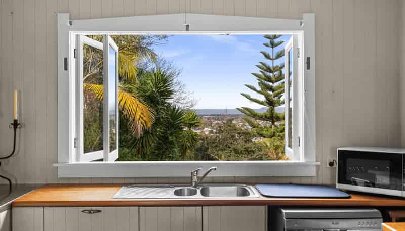 43 Chaucer Road South, Bluff Hill