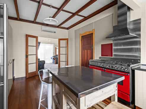 43 Chaucer Road South, Bluff Hill