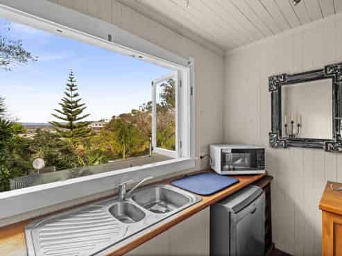 43 Chaucer Road South, Bluff Hill