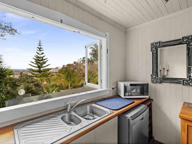 43 Chaucer Road South, Bluff Hill