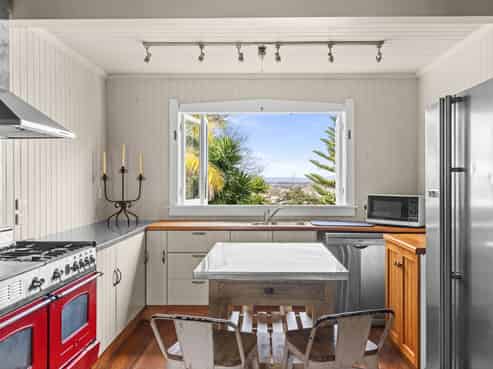 43 Chaucer Road South, Bluff Hill