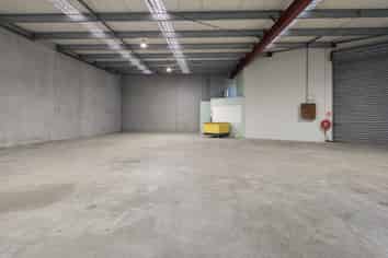 High Stud Factory With Office In Prime Central Location!