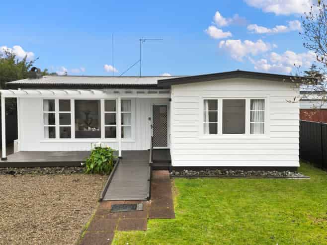 80 Tawa Street, Melville