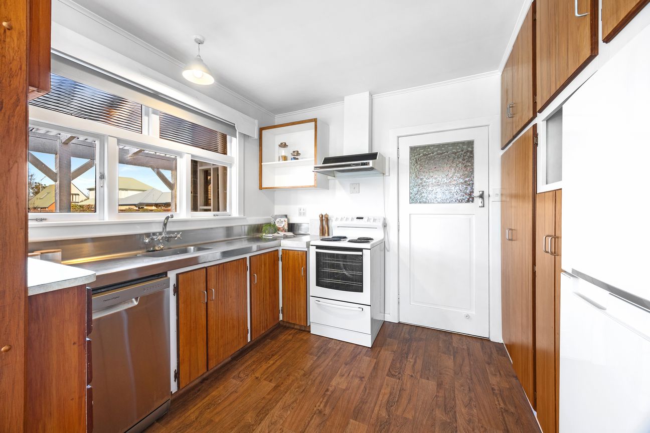 UNDER OFFER Sunny, Easy Living in Strowan - Ansicht 6