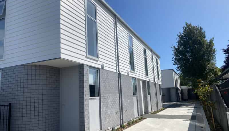 2/113 Huxley Street , Sydenham
