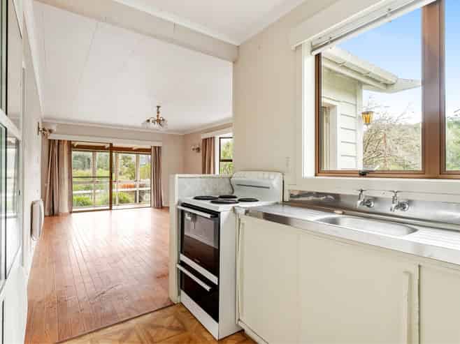 901 West Coast Road, Makarau