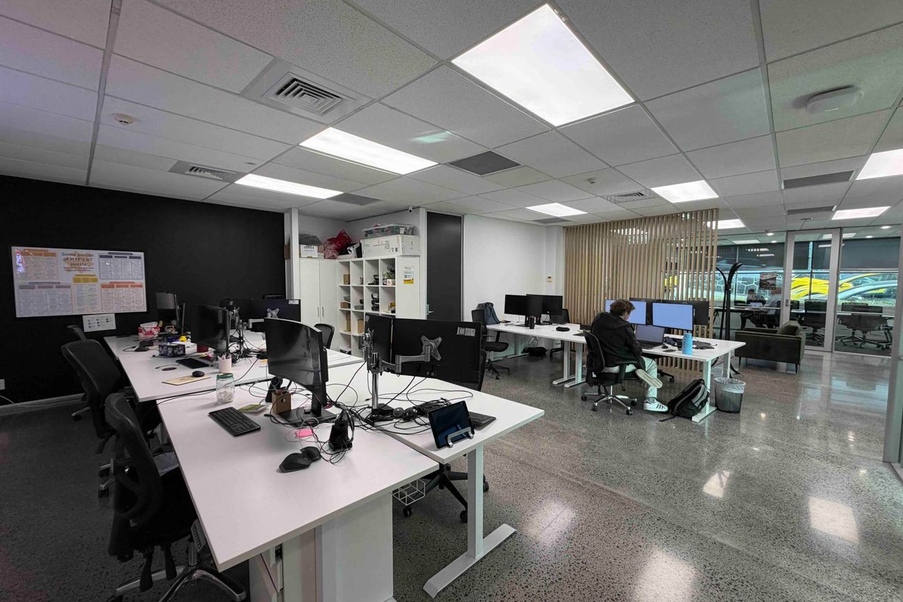 MODERN GROUND FLOOR OFFICE – pohled 2