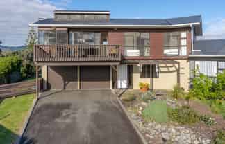 18 Ara Kuaka, Waikanae Beach