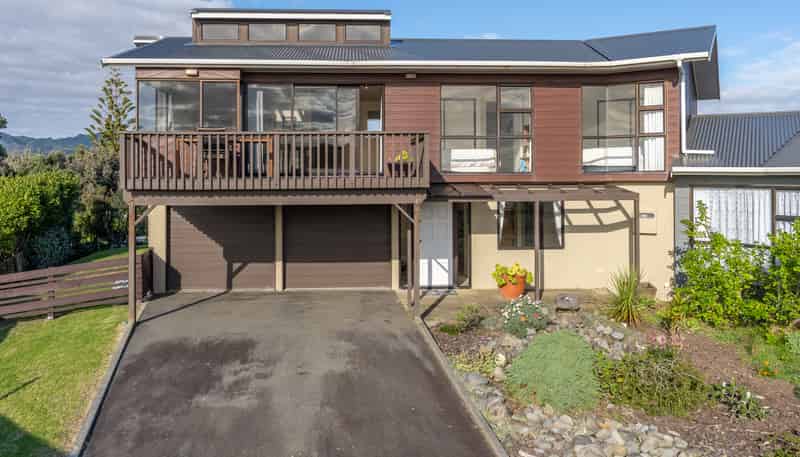 18 Ara Kuaka, Waikanae Beach