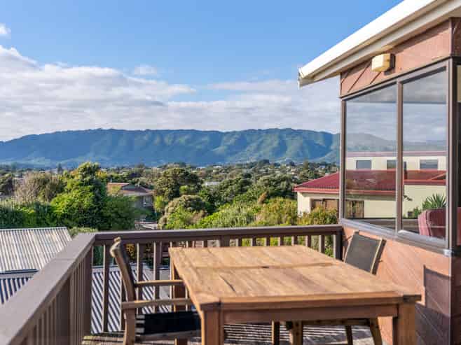 18 Ara Kuaka, Waikanae Beach