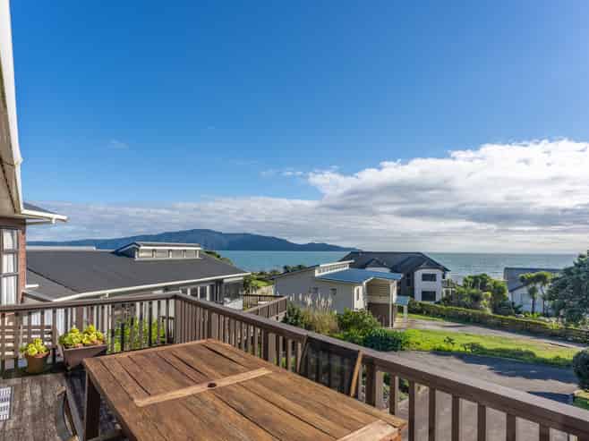 18 Ara Kuaka, Waikanae Beach