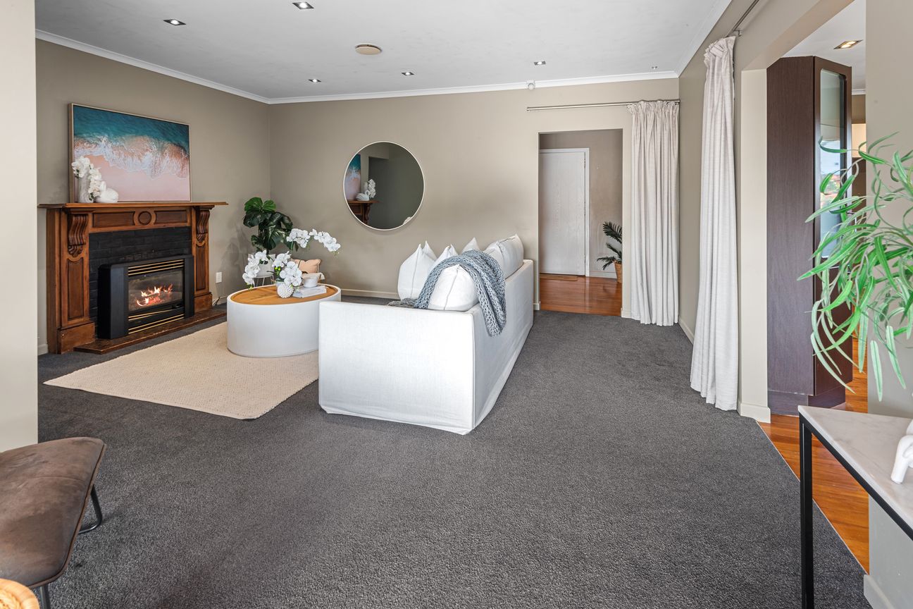 A Classic Family Favourite Flaunting Space and Sun - Więcej