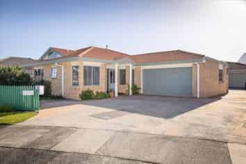 3A Esme Place, Matua