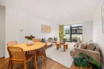 25 Erica Pabst Way, Island Bay