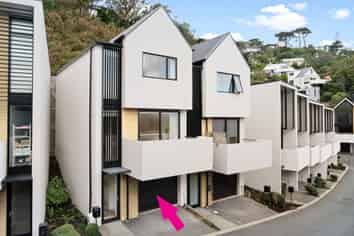 25 Erica Pabst Way, Island Bay