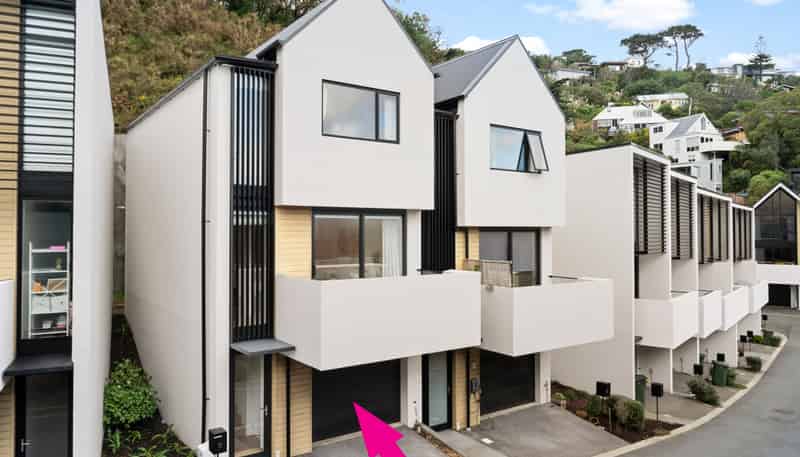 25 Erica Pabst Way, Island Bay