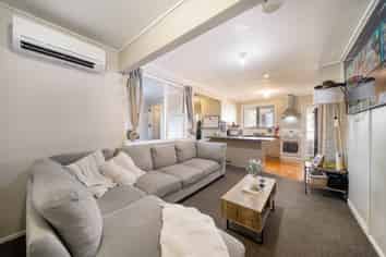 42 Cobham Crescent, Kelston