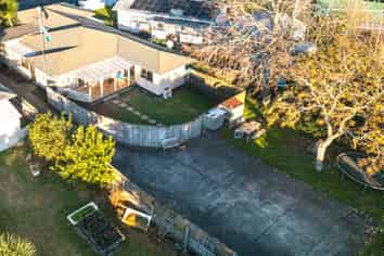 42 Cobham Crescent, Kelston