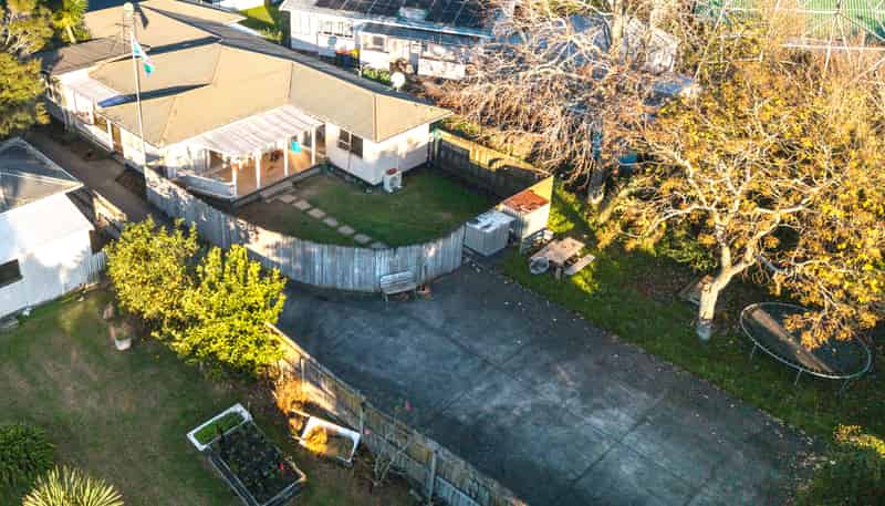 42 Cobham Crescent, Kelston