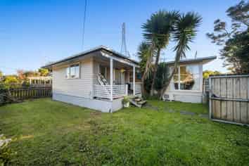 42 Cobham Crescent, Kelston