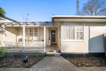 42 Cobham Crescent, Kelston