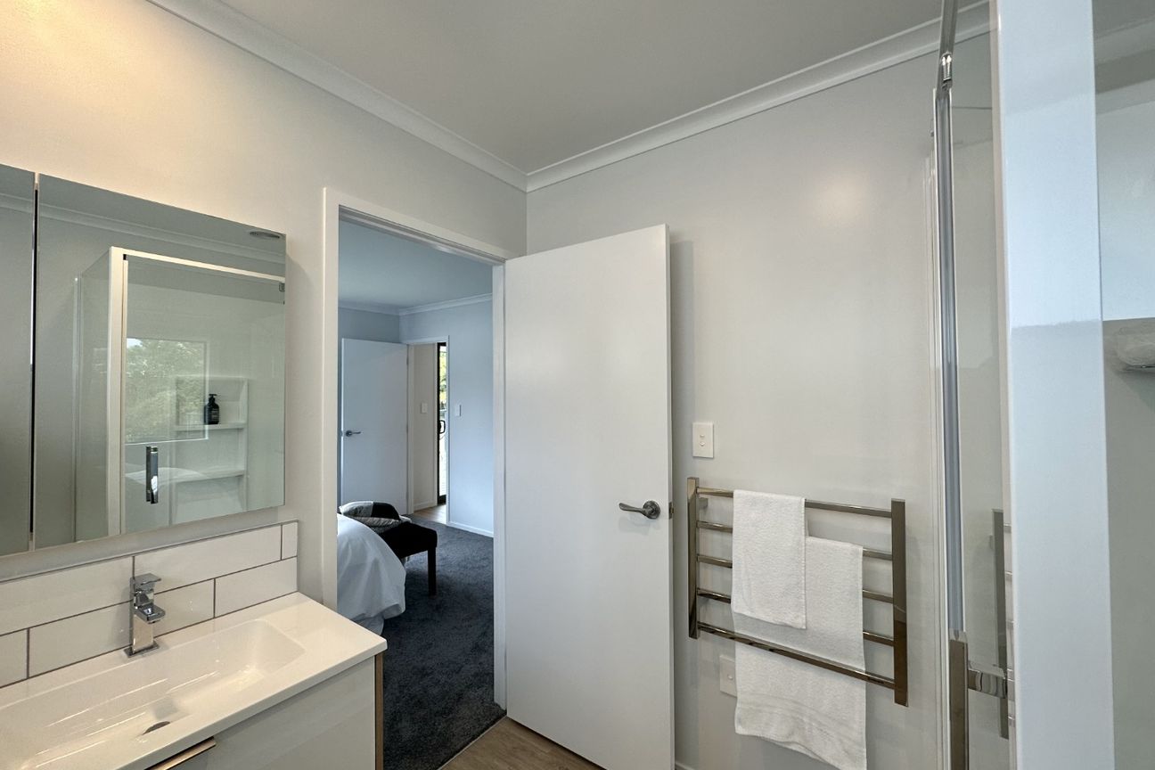 Lush Executive Living in Prime Central Location - Więcej