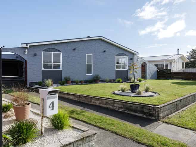 4 Robinson Crescent, Tamatea