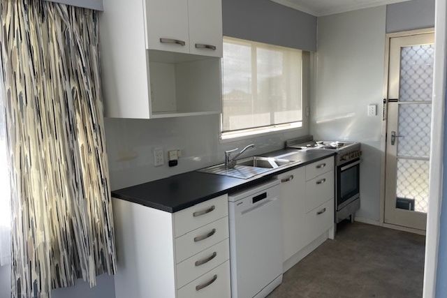 LOCATION LOCATION -PAPATOETOE - Mehr