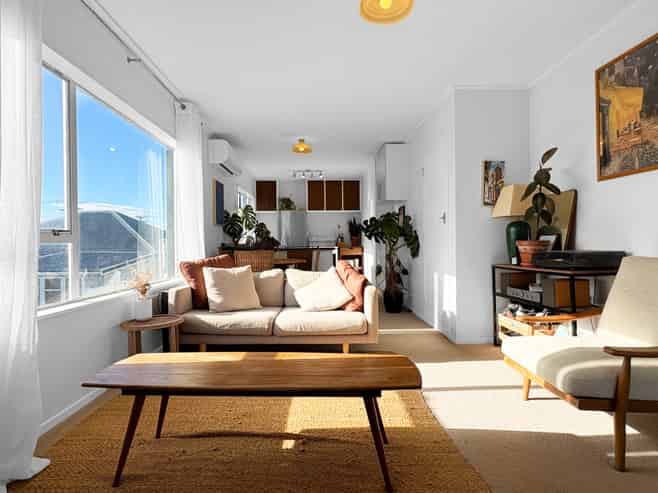 4/218 Onepu Road, Lyall Bay