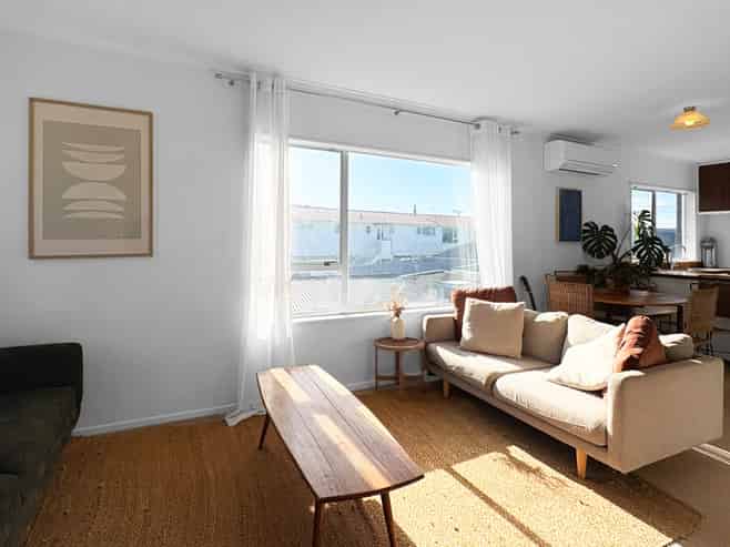 4/218 Onepu Road, Lyall Bay