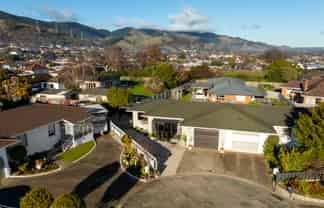 1/5 Alyson Place, Stoke