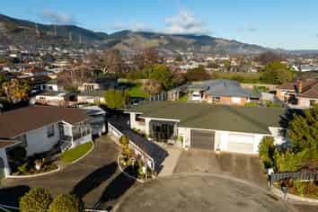 1/5 Alyson Place, Stoke