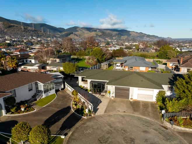 1/5 Alyson Place, Stoke