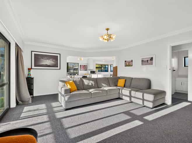 1/5 Alyson Place, Stoke